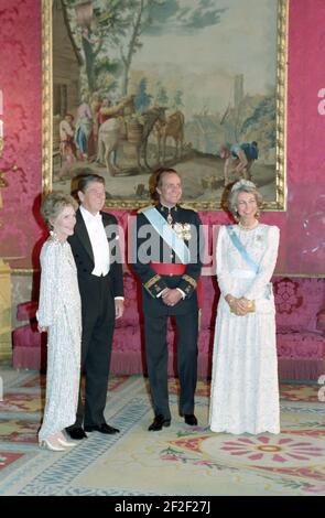 Il presidente Ronald Reagan e Nancy Reagan con il re Juan Carlos i e la regina Sophia. Foto Stock