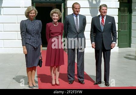 Il presidente Ronald Reagan, Nancy Reagan, il re Juan Carlos i e la regina Sophia. Foto Stock
