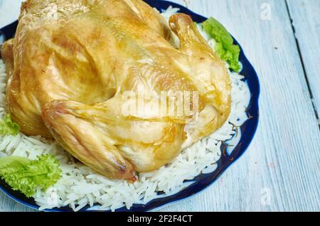 Morgh e shekam por, pollo farcito iraniano Foto Stock