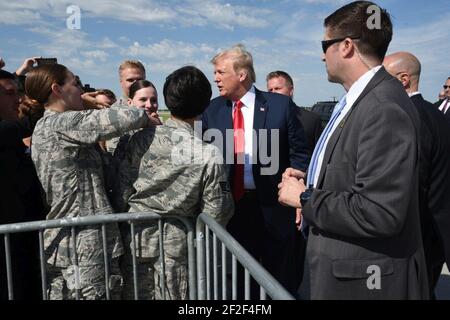 Presidente Trump alla North Dakota Air National Guard base. Foto Stock