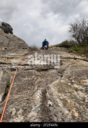 Un arrampicatore di sicurezza a Pagasarri Foto Stock