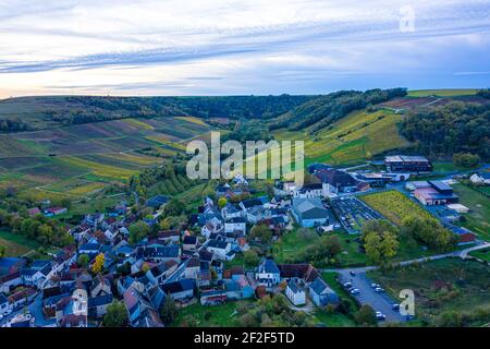 Vista aerea sui vigneti nella zona di Sancerre in autunno, Berry, Cher, Francia Foto Stock
