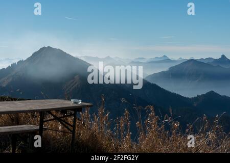 Vista da Hochfelln, escursione autunnale, Alpi, Baviera Foto Stock