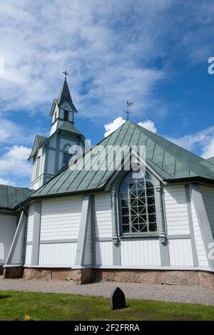 Svezia, estate, isola di Ljusterö, arcipelago di Stoccolma, chiesa in legno Foto Stock