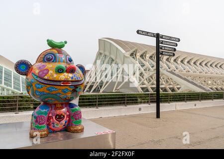 Valencia, Spagna - 3 marzo 2021: Opere di Hung Yi in mostra aperta nella Città delle Arti e delle Scienze di Valencia Foto Stock