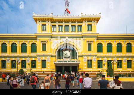 30 dicembre 2016: Ufficio postale centrale di Saigon. Fu costruito quando il Vietnam faceva parte dell'Indochina francese alla fine del XIX secolo e si trovava nel Th Foto Stock