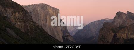 Geografia / viaggio, Stati Uniti, California, tramonto sulla Yosemite Valley vista dal Tunnel View Point. In, Additional-Rights-Clearance-Info-Not-Available Foto Stock