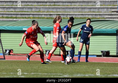 Ines Jaurena del Paris FC ed Elise Bussaglia di Digione durante la partita di calcio D1 del Campionato Francese delle Donne tra Paris FC e Digione il 30 marzo 2019 allo stadio Interdeide Robert Bobin di Bondoufle, Francia - Foto Melanie Laurent / A2M Sport Consulting / DPPI Foto Stock