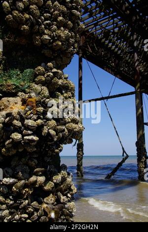 Colonne dell'ex molo di Colwyn Bay Foto Stock