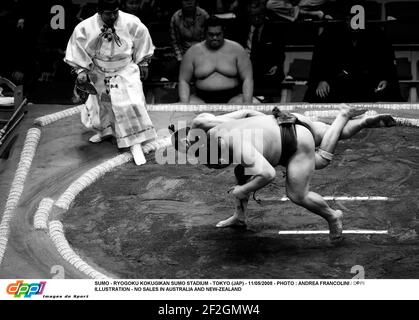 SUMO - STADIO RYOGOKU KOKUGIKAN SUMO - TOKYO (JAP) - 11/05/2008 - FOTO : ANDREA FRANCOLINI / DPPI ILLUSTRAZIONE - NESSUNA VENDITA IN AUSTRALIA E NUOVA ZELANDA Foto Stock