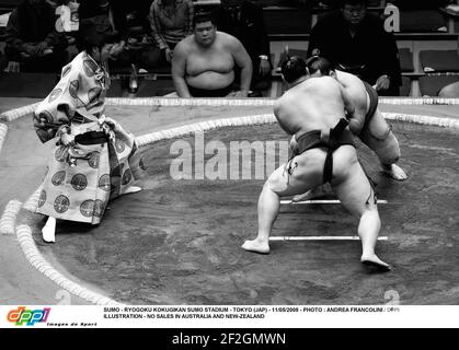 SUMO - STADIO RYOGOKU KOKUGIKAN SUMO - TOKYO (JAP) - 11/05/2008 - FOTO : ANDREA FRANCOLINI / DPPI ILLUSTRAZIONE - NESSUNA VENDITA IN AUSTRALIA E NUOVA ZELANDA Foto Stock