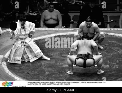 SUMO - STADIO RYOGOKU KOKUGIKAN SUMO - TOKYO (JAP) - 11/05/2008 - FOTO : ANDREA FRANCOLINI / DPPI ILLUSTRAZIONE - NESSUNA VENDITA IN AUSTRALIA E NUOVA ZELANDA Foto Stock