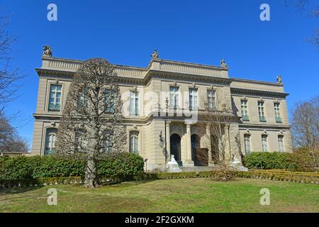 The Elms è un palazzo dell'epoca dorata nel quartiere storico di Bellevue Avenue a Newport, Rhode Island, Rhode Island, Stati Uniti. Foto Stock