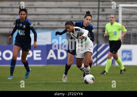 Coumba scrofa del Paris FC, Sophie Vaysse del Paris FC e Estelle Cascarino di Girondins de Bordeaux combattono per la palla durante la Coppa di Francia delle Donne, round della partita di calcio 32 tra il Paris FC e il Girondin de Bordeaux il 11 gennaio 2020 allo stadio Robert Bobin di Bondoufle, Francia - Foto Melanie Laurent / A2M Sport Consulting / DPPI Foto Stock