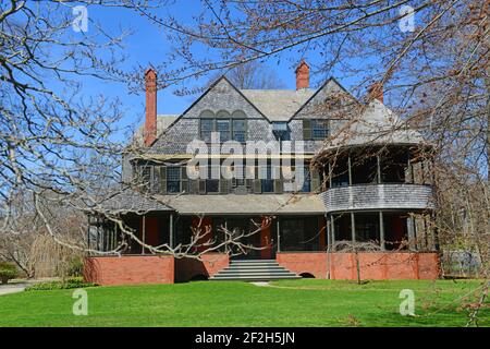 Issac Bell House è un palazzo dell'epoca dorata con stile Shingle nel quartiere storico di Bellevue Avenue a Newport, Rhode Island RI, Stati Uniti. Foto Stock