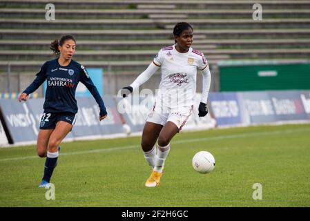 Clara Mateo del Paris FC e Khadija Shaw del FC Girondins de Bordeaux combattono per la palla durante il campionato francese femminile, D1 Arkema football tra Paris FC e Girondins de Bordeaux il 22 novembre 2020 allo stadio Robert Bobin di Bondoufle, Francia - Foto Melanie Laurent / A2M Sport Consulting / DPPI Foto Stock