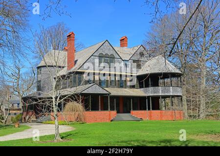 Issac Bell House è un palazzo dell'epoca dorata con stile Shingle nel quartiere storico di Bellevue Avenue a Newport, Rhode Island RI, Stati Uniti. Foto Stock