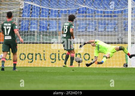 Stadio Olimpico, Roma, Italia. 12 marzo 2021. Serjei Milinkovic (Lazio) segna un gol durante la SS Lazio vs FC Crotone, calcio italiano Serie A match - Photo Claudio Pasquazi/LM Credit: LiveMedia/Alamy Live News Foto Stock