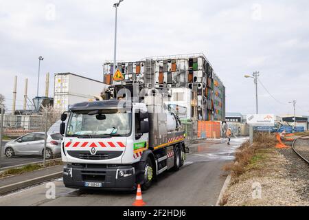 Milioni di siti web offline dopo il fuoco presso i servizi cloud francesi Azienda OVH Cloud a Strasburgo, Francia Foto Stock
