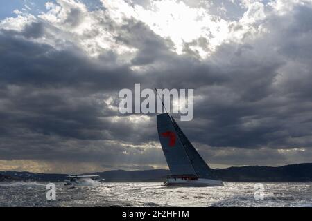 WILD OATS XI, di proprietà di Bob Oatley e scuppato da Mark Richards, Line Honor vincitore del Rolex Sydney 2013 a Hobart, arrivo al Cruising Yacht Club of Australia, Hobart in Tasmania, 28 dicembre 2013. Foto Andrea Francolini / DPPI Foto Stock