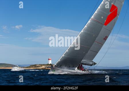 WILD OATS XI, di proprietà di Bob Oatley e scuppato da Mark Richards, Line Honor vincitore del Rolex Sydney 2013 a Hobart, arrivo al Cruising Yacht Club of Australia, Hobart in Tasmania, 28 dicembre 2013. Foto Andrea Francolini / DPPI Foto Stock