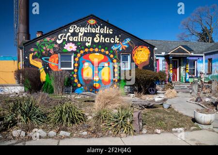 Detroit, Michigan - The Psychedelic Healing Shack, un medico chiropractic ufficio e un caffè vegetariano. Foto Stock