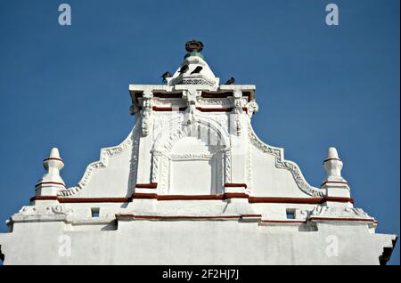 Vista atrio del tempio messicano-barocco di San Francisco Acatepec a San Andrés Cholula, Puebla Messico. Foto Stock