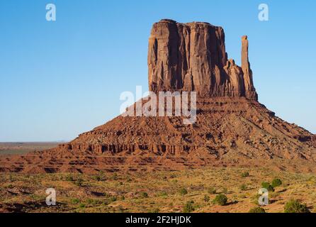 Formazione di Elephant Butte Rock nel Monument Valley Tribal Park, Arizona, Stati Uniti Foto Stock