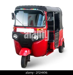 HIKKADUWA, SRI LANKA - 30 dicembre: Sri Lanka Taxi, Dicembre 30, 2015 in Colombo, Sri Lanka. Piccoli a tre ruote nativo auto taxi, lo possiamo vedere sulle strade dello Sri Lanka. Isolato su sfondo bianco Foto Stock