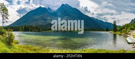 Panorama, Hintersee, Ramsau, nella parte posteriore Hochkalter, Berchtesgaden, Alpi Berchtesgaden, Parco Nazionale Berchtesgaden, Berchtesgadener Land, Alta Baviera, Baviera, Germania, Europa Foto Stock