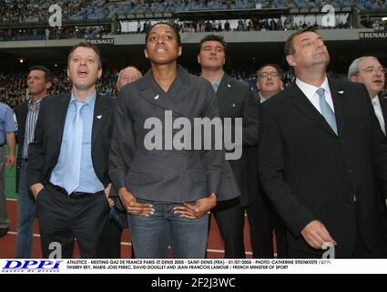 ATLETICA - MEETING GAZ DE FRANCE PARIS-ST DENIS 2005 - SAINT-DENIS (FRA) - 01/07/2004 - FOTO: CATHERINE STEENKESTE / DPPI THIERRY REY, MARIE-JOSE PEREC, DAVID DOUILLET E JEAN-FRANCOIS LAMOUR / MINISTRO FRANCESE DELLO SPORT Foto Stock