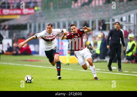 Aleandro Rosi di Genova e Giacomo Bonaventura di AC Milan durante il campionato italiano Serie UNA partita di calcio tra AC Milano e Genova il 22 ottobre 2017 allo stadio San Siro di Milano - Foto Morgese - Rossini / DPPI Foto Stock