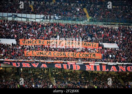 Tifosi milanesi durante il campionato italiano Serie UNA partita di calcio tra Milano AC e Juventus il 28 ottobre 2017 allo stadio Giuseppe Meazza di Milano - Foto Morgese - Rossini / DPPI Foto Stock