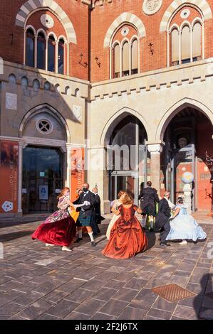 Costume da ballo al Castello D'Albertis, Genova, Liguria, Italia Foto Stock