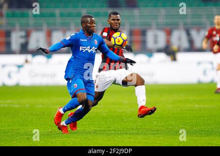 Godferd Donsah di Bologna durante il campionato italiano Serie A Football Match tra AC Milan e Bologna FC il 10 dicembre 2017 allo stadio Giuseppe Meazza di Milano - Photo Morgese - Rossini / DPPI Foto Stock