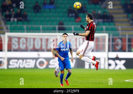 Nikola Kalinic di AC Milan durante il campionato italiano Serie A Football Match tra AC Milan e Bologna FC il 10 dicembre 2017 allo stadio Giuseppe Meazza di Milano - Photo Morgese - Rossini / DPPI Foto Stock