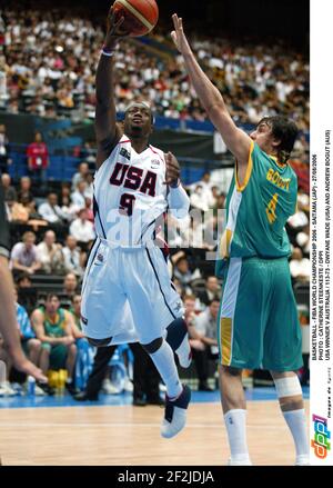 BASKETBALL - FIBA WORLD CHAMPIONSHIP 2006 - SAITAMA (JAP) - 27/08/2006 PHOTO : CATHERINE STEENKESTE / DPPI USA VINCITORE V AUSTRALIA / 113-73 - DWYANE WADE (USA) E ANDREW BOGUT (AUS) Foto Stock