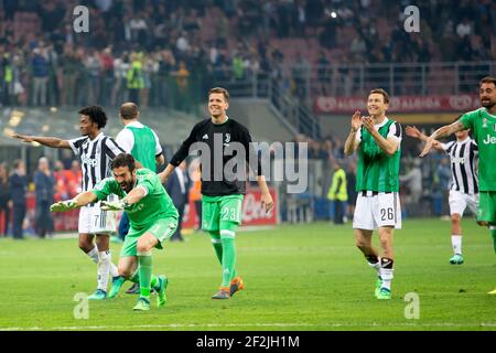 I giocatori di Juventus festeggiano dopo aver vinto il campionato italiano Serie A Football Match tra Internazionale e Juventus il 28 aprile 2018 allo stadio San Siro di Milano - Photo Morgese - Rossini / DPPI Foto Stock