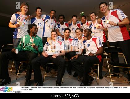 PALLAMANO - CELEBRAZIONE SQUADRA FRANCESE CAMPIONE DEL MONDO TITOLO 2009 - PARIGI (FRA) - 02/02/2009 - FOTO : CATHERINE STEENKESTE / DPPI SQUADRA FRANCESE Foto Stock