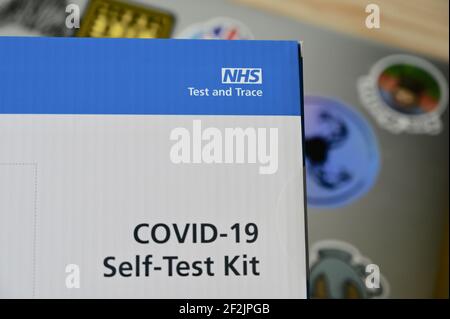 Kit di autotest NHS COVID-19. Foto Stock