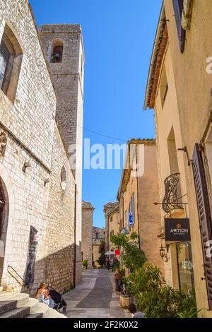 Strade e architettura a Saint Paul de Vence, città medievale nel sud della Francia, 2018. Crediti: Vuk Valcic / Alamy Foto Stock