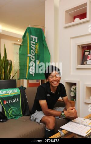 Ciclismo - UCI World Tour - Tour de France 2013 - giorno fuori 2 - Avignone - 15/07/2013 - Foto MANUEL BLONDAU / DPPI - Conferenza stampa del Team Europcar - Yukiya Arashiro del Giappone durante un'intervista con giornalisti giapponesi Foto Stock