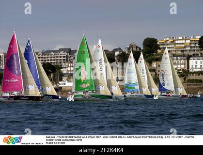 VELA - TOUR DE BRETAGNE A LA VOILE 2007 - TAPPA 1 SAINT MALO > SAINT-QUAY-PORTRIEUX (FRA) - 8 AL 15/09/2007 - FOTO : CHRISTOPHE GUIGUENO / DPI FLOTTA ALL'INIZIO Foto Stock