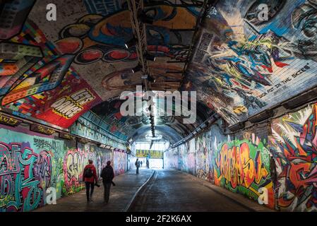 Banksy Tunnels, Leake Street, Londra, Regno Unito. Foto Stock