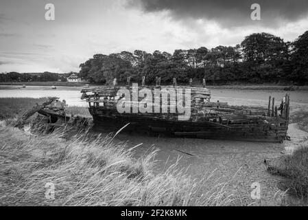 Il relitto di una barca a Fremington pill inlet, Devon, Regno Unito. Foto Stock