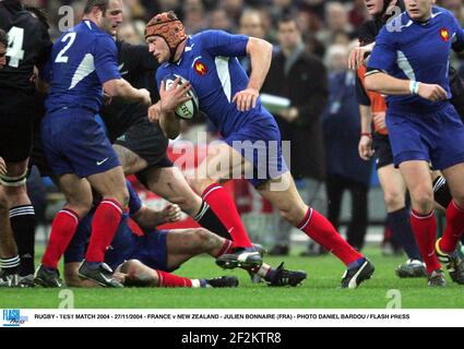 RUGBY - TEST MATCH 2004 - 27/11/2004 - FRANCIA V NUOVA ZELANDA - JULIEN BONNAIRE (FRA) - FOTO DANIEL BARDOU / PREMERE FLASH Foto Stock