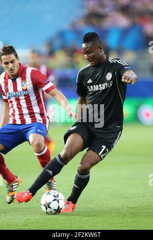 John OBI Mikel del Chelsea FC durante la partita di calcio della UEFA Champions League 2013/2014 semi-finale, prima tappa tra Atletico Madrid e Chelsea il 22 aprile 2014 allo stadio Vicente Calderon di Madrid, Spagna. Photo Manuel Blondau / AOP Press / DPPI Foto Stock