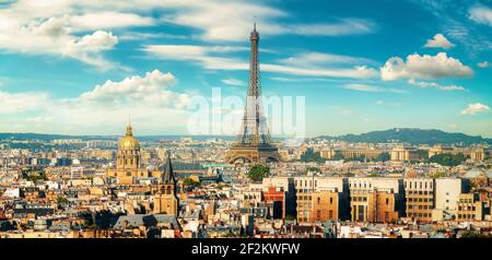 Paesaggio urbano di Parigi e i punti di interesse a giornata estiva, Francia Foto Stock