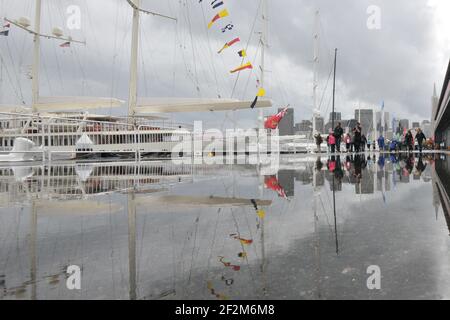 Ambiance girato su una giornata bagnata davanti al giorno dieci al parco America's Cup 34 a San Francisco (Stati Uniti occidentali), 21 settembre 2013 - Foto : Christophe Favreau / DPPI - Foto Stock