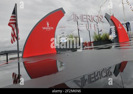 Ambiance girato su una giornata bagnata davanti al giorno dieci al parco America's Cup 34 a San Francisco (Stati Uniti occidentali), 21 settembre 2013 - Foto : Christophe Favreau / DPPI - Foto Stock